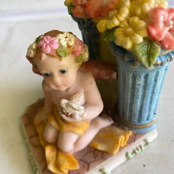 Figure, Cherub Angel w/Floral Accents - Picture 3 of 5
